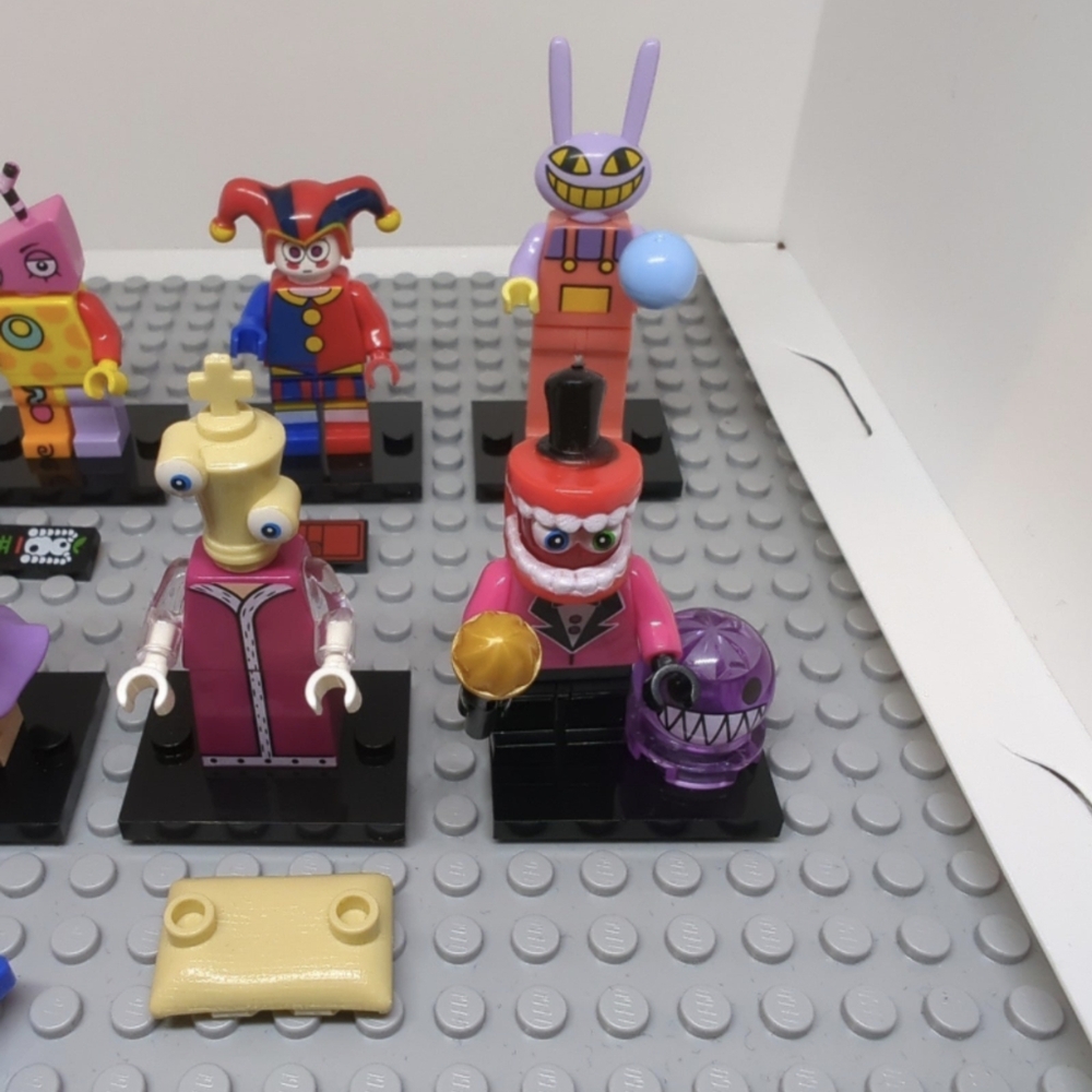 8 Minifigures- The Amazing Digital Circus Building Block Toy Set - Picture 3 of 3